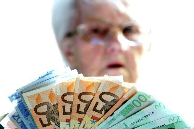 Vesela novica za upokojence: na račun bodo dobili težko pričakovan dodatek
