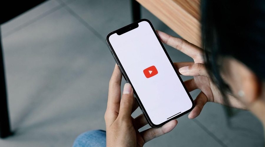 Videospot priljubljene pesmi, katere priredbo so naredili tudi Slovenci, dosegel milijardo ogledov na YouTubu (foto: Profimedia)