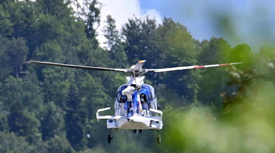Nesreča na delovnem mestu: v Črnomlju delavca hudo poškodoval kovinski okvir (foto: Bobo)