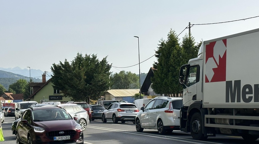 Kaos v Črnučah, ljudje besni: "Že 40 minut čakamo na avtobus, kaj se dogaja?" (LPP pojasnjuje) (foto: Uredništvo)