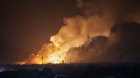 Ponoči izbruhnil požar, nato še vrsta eksplozij: v tragični nesreči je življenje izgubilo več ljudi (FOTO)