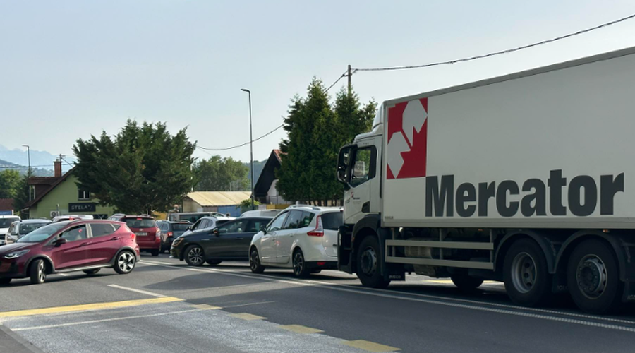 Tudi to jutro na več odsekih po Sloveniji oviran promet: preverite, kje so težave (foto: Uredništvo)