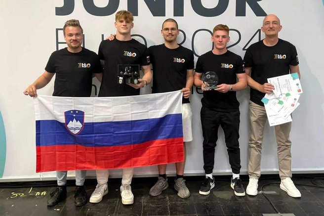 Izjemen uspeh mariborskih dijakov: postali so evropski prvaki v robotskem nogometu