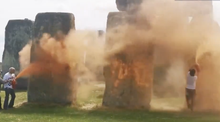 Znameniti Stonehenge v oranžnih barvah, kaj se dogaja? (foto: Twitter/ArchRose90)