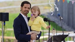 Mali švedski princ konkurira princu Louisu: poglejte, kakšen nagajivček je (FOTO)