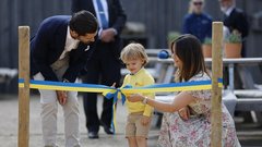 Mali švedski princ konkurira princu Louisu: poglejte, kakšen nagajivček je (FOTO)