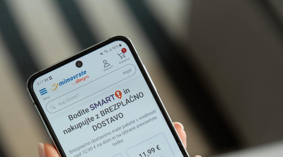 Če ste med tistimi, ki najraje nakupujete prek spleta, se boste razveselili te novice - o neomejeni dostavi (foto: Smart!)