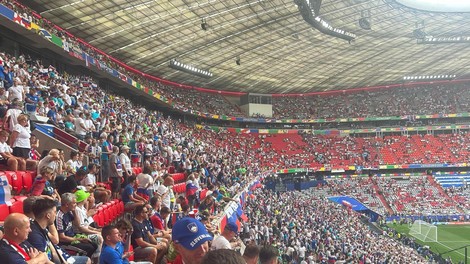 Euro 2024: Allians Arena poka po šivih, za to pa krivi prav Slovenci (VIDEO)
