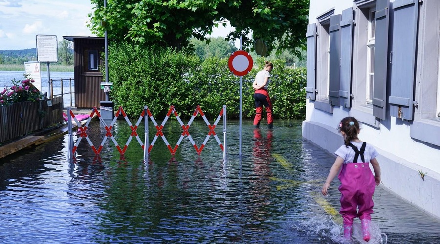 Po uničujočih poplavah: žensko rešili izpod kamenja in blata (dve osebi še pogrešani) (foto: Profimedia)