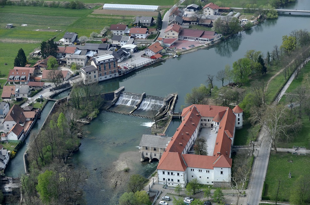 Med vejami ob strugi Ljubljanice našli truplo (foto: Žiga Živulović Jr./Bobo)
