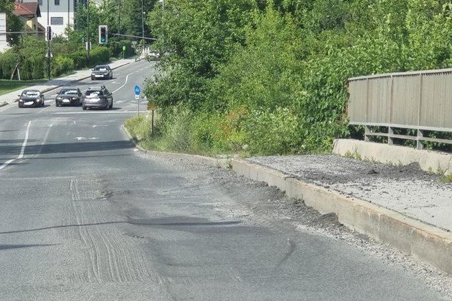 Je to najbolj neprevozen nadvoz za kolesarje v Ljubljani?