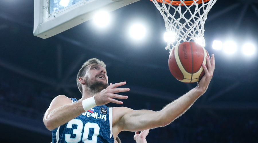 Ni Dončića? Ni panike! Tudi v Stožicah športna evforija, 8500 gledalcev priča dramatični tekmi (VIDEO) (foto: KZS)