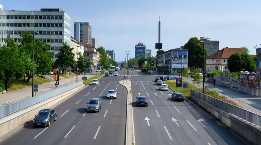 Kaos na vidiku? Za več dni bodo zaprli eno najbolj prometnih cest v Ljubljani (foto: Miran Kambič)