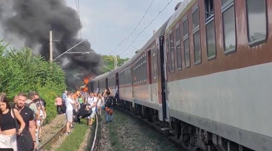 Huda nesreča: več smrtnih žrtev v trčenju vlaka in avtobusa (foto: Omrežje X/CzechRailGuide/posnetek zaslona)