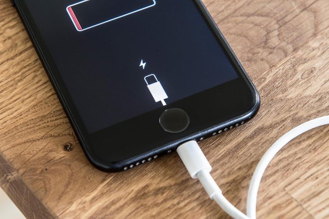 iphone prazna baterija polnjenje