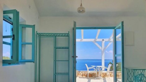 Prevarant ženski v nastanitev ponujal njen apartma