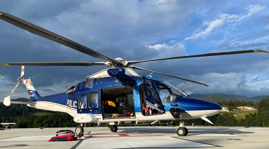 Odločitev je padla: Slovenija ogroženi državi pošilja dva svoja helikopterja s posadkama (foto: Policija)