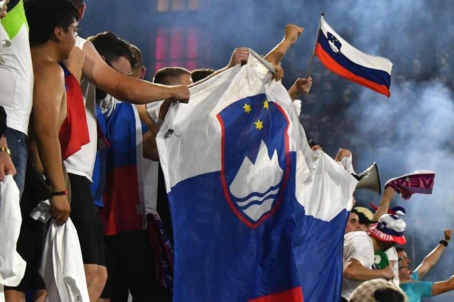 slovenska zastava EURO 2024