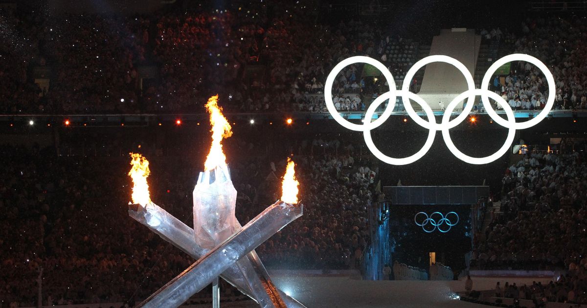 Про открытие олимпиады. Олимпийский огонь в пекине 2022. Церемония открытия олимпийских игр. Церемония олимпийских игр. Олимпийский пекин 2022.