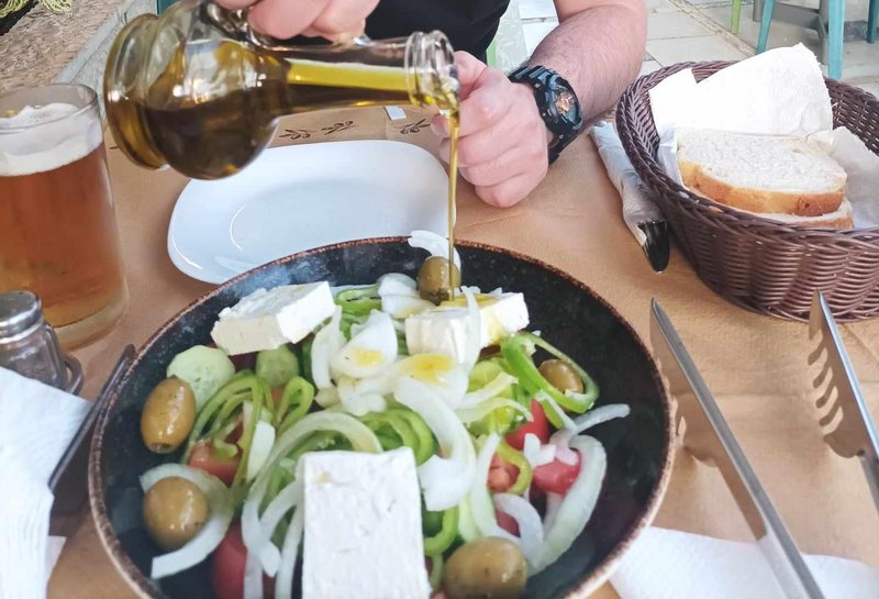 Grška solata je bila okrog 500 lekov (okrog 5 evrov), enako tudi pica margerita.