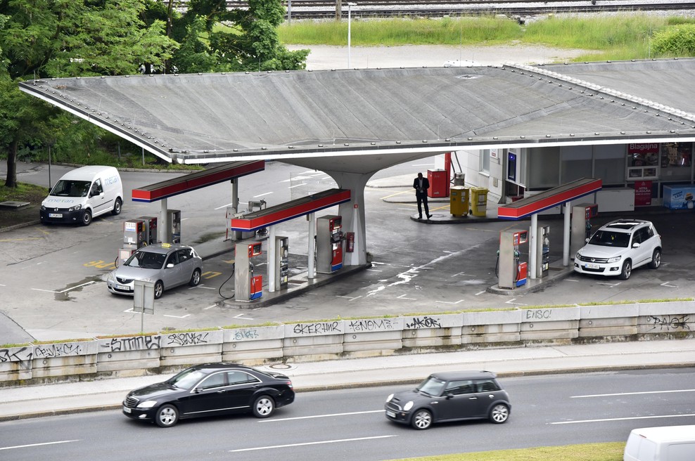 Cene goriv so se spremenile: bencin dražji, dizel cenejši (foto: Bobo/Žiga Živulović jr.)