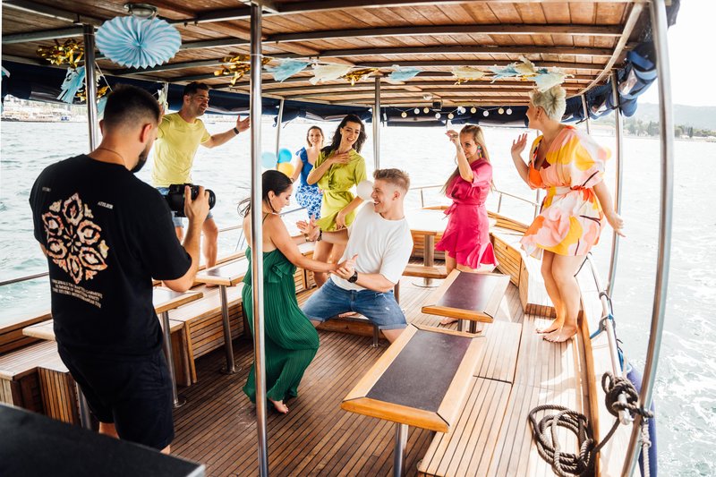 Dekleta so že posnela videospot za pesem Valovi morja, s katero se bodo  nedeljo predstavile na festivalu Melodije morja in sonca.