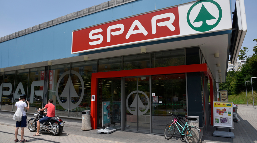 SPAR pred trgovine postavil posebne zabojnike: pojasnili so, čemu so namenjeni (foto: Žiga Živulović jr./BOBO)