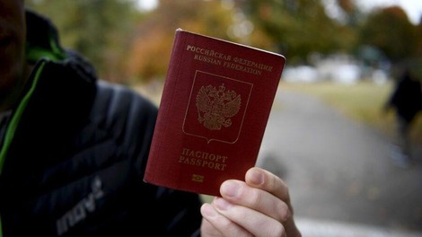 Izgubila je potni list, potem pa izvedela, da je poročena z Egipčanom