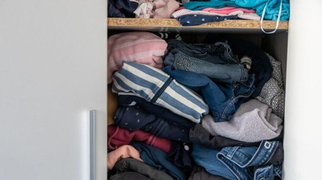 Zdravnik: Ne puščajte garderobe v hotelskih predalnikih. Razlog niso tatovi