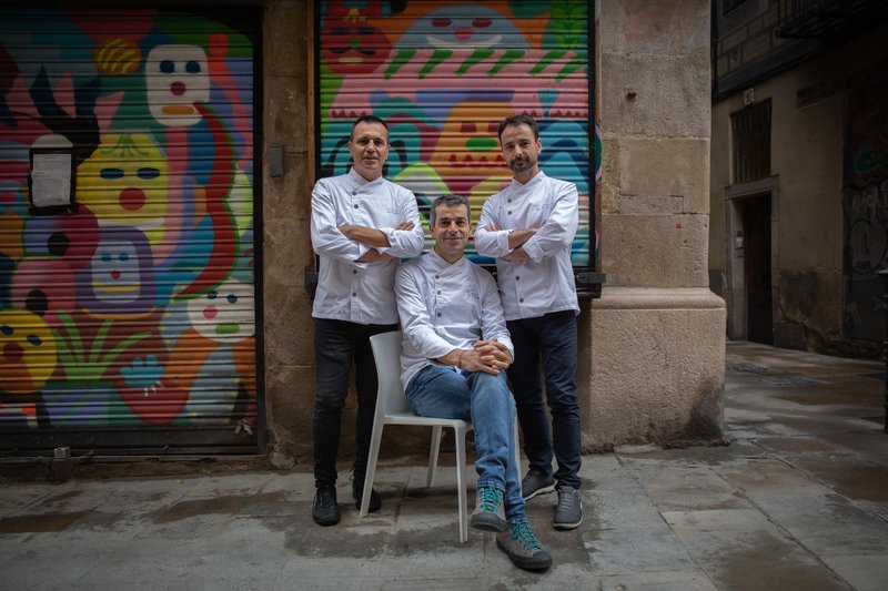 Eduard Xatruch, Mateu Casañas in Oriol Castro, kuharji v restavraciji Disfrutar.