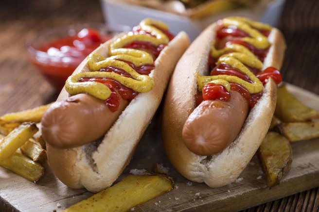 Resnica za hot dogom: zakaj se imenujejo "vroči psi"?