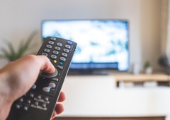 Šok za gledalce: priljubljena TV-oddaja na slovenski televiziji dobila novega voditelja!