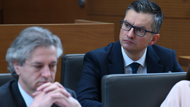 Po tem, ko je Marjan Šarec nastopil mandat evropskega poslanca, je obrambno ministrstvo začasno prevzel predsednik vlade Robert Golob.
