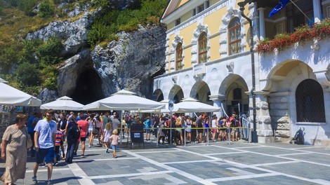 Postojnska jama