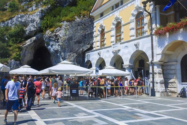 Postojnska jama