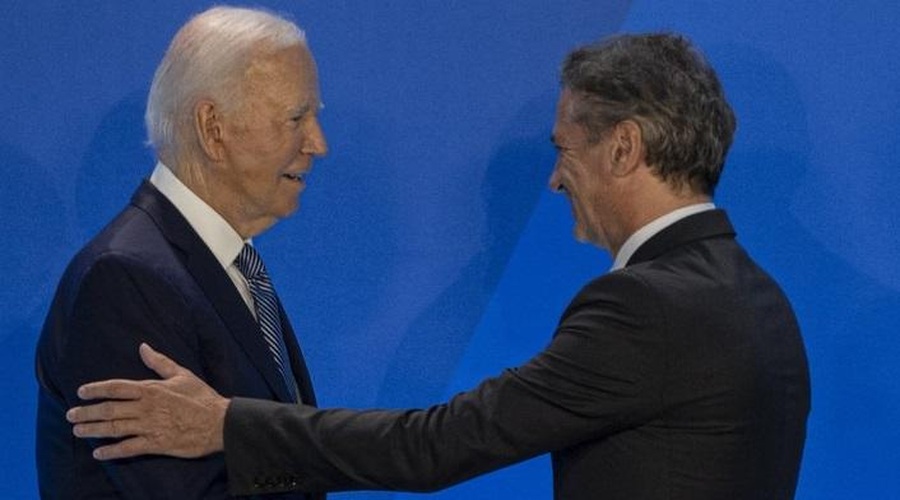 Golob je ob srečanju z ameriškim predsednikom nekaj opazil (foto: Profimedia)