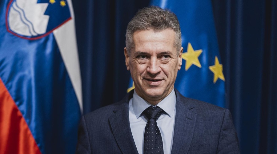 Robert Golob napovedal nakup vojaških osemkolesnikov (foto: Profimedia)