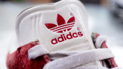 Znameniti Adidasov logotip ima skrivni pomen, ki ga mnogi ne poznajo, saj predstavlja ...