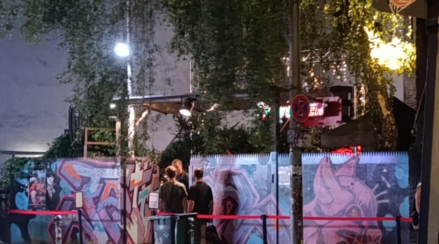 Obiskali smo zloglasni nočni klub: bele superge in telefoni prepovedani! (foto: Uredništvo)