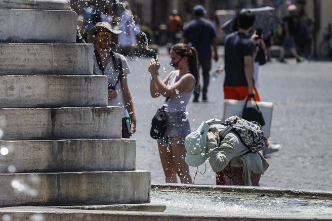 Temperature tako visoke, da ljudje bežijo iz mest