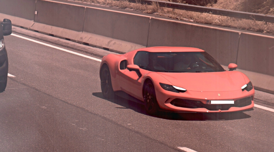 Policisti ustavili voznika ferrarija: po avtocesti drvel 226 km/h (foto: Policija)