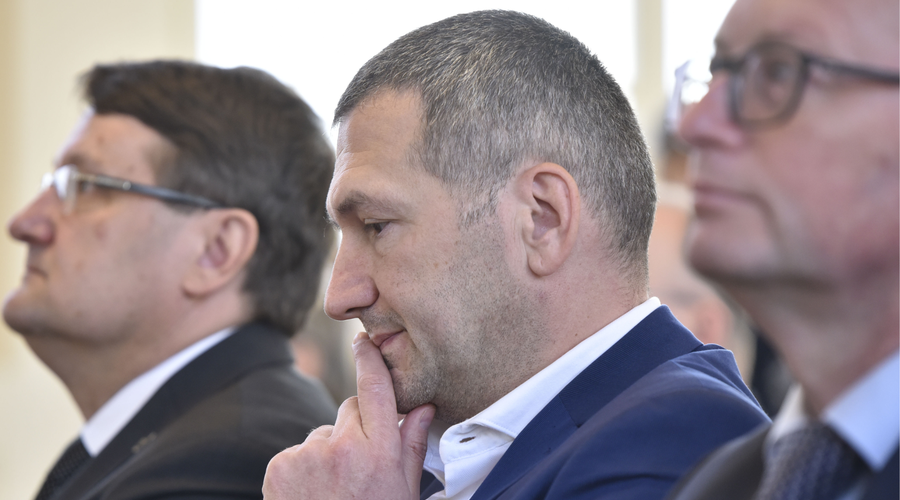 Se Damir Črnčec res poslavlja s položaja na obrambnem ministrstvu? V prihodnje naj bi ... (foto: Žiga Živulovič jr./Bobo)