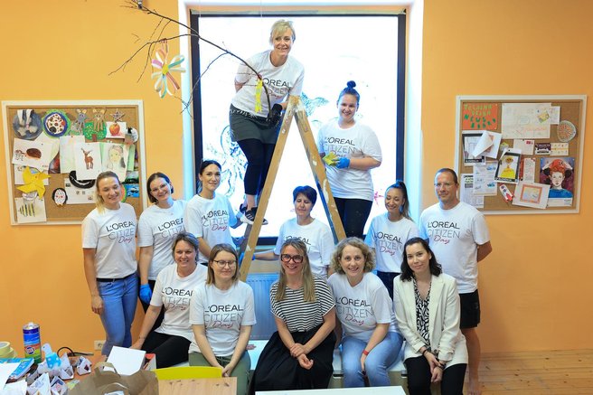 Zaposleni podjetja L'Oréal osvežili večgeneracijski center Skupna Točka