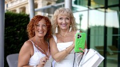Nepozaben poletni večer: vrhunska zabava v belem ob bazenu prestižnega hotela (FOTO)