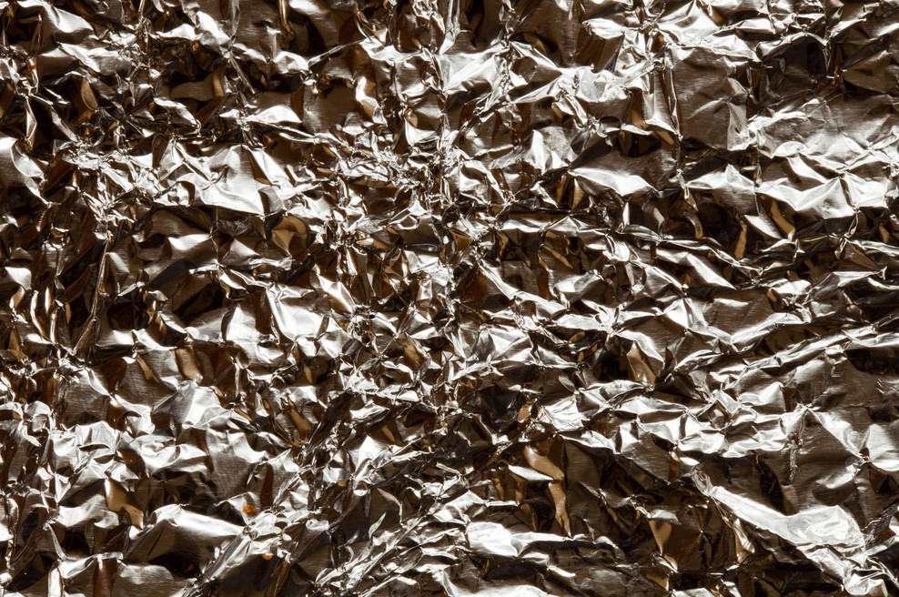 Trik, ki je obnorel svet! Balkonsko ograjo ovijte v aluminijasto folijo in se rešite težave, ki pesti mnoge (foto: Profimedia)