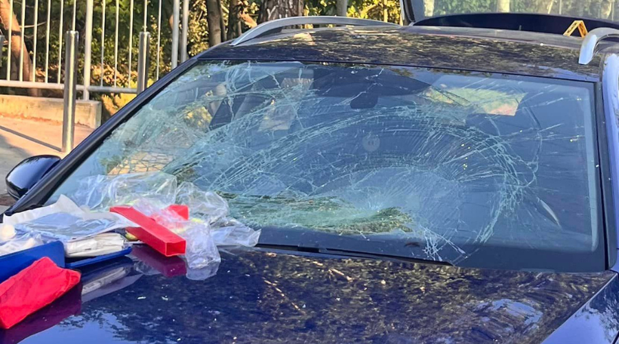 Grozljive posledice: 15-letnik z električnim skirojem s polno hitrostjo v avto ("Pokažite fotografije otrokom!") (foto: Facebook Vilinski Simboli - uradna stran)