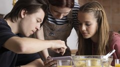Novost slovenskega filma: prihaja družinska kriminalna drama (dogaja se v priljubljenem obmorskem mestu)