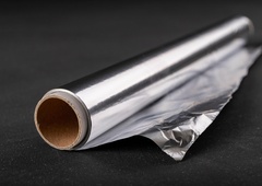 Aluminijasto folijo uporabljamo narobe vse življenje: katera stran je prava in zakaj?
