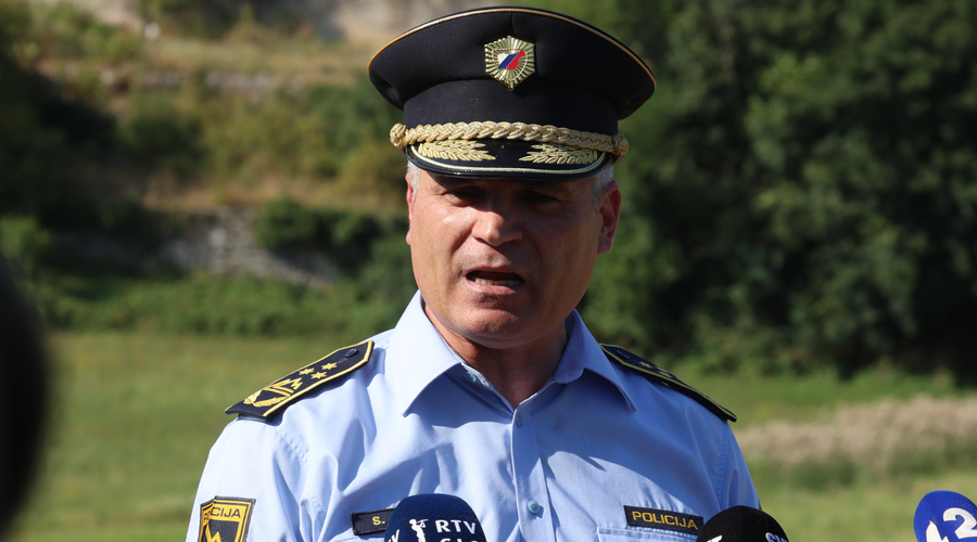 Širijo se govorice, da naj bi bil požar na Krasu podtaknjen: policija pojasnila, ali informacije držijo (foto: Borut Živulovič/Bobo)