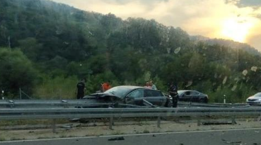 Huda prometna nesreča Slovencev v Srbiji: ena oseba umrla, več poškodovanih (med njimi tudi dva otroka) (foto: Instagram/192RS)
